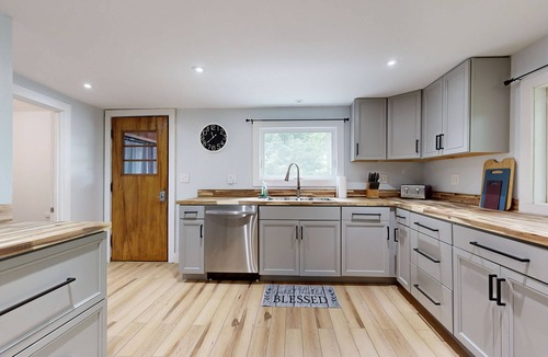 Union House | Charming Cottage with Modern Updates, BBQ Grill, and Nearby Attractions