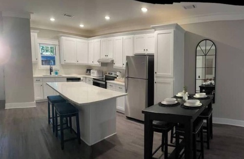 Gainesville House | Charming Gainesville townhome 1