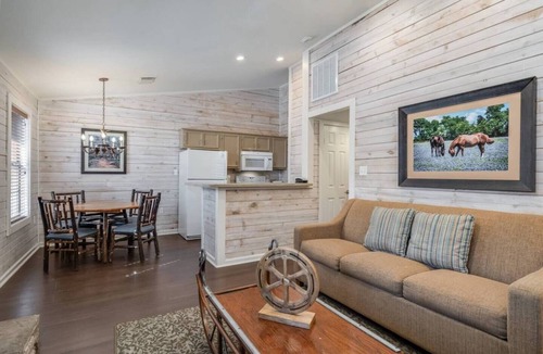 Conroe Apartment | Charming + Kitchen + Pool + Free wi-fi - 2BD /2BA