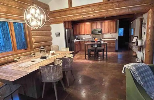 Fairplay Cabin | Charming Log Cabin - Hot Tub -Near Hiking & Dining - Dogs Welcome