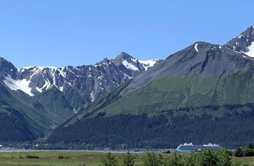 Seward House | Charming Minimalist Cabin Escape with Modern Essentials in Seward, Alaska