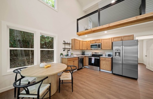 Boone Cabin | Charming Modern Cabin-Quiet Setting, Walk to Slopes