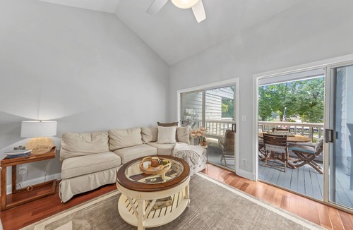 Mount Mourne Condo | "Charming Penthouse with Quaint Cove & Pool Views at Lake Norman!"