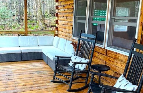Woodsville Cabin | Charming Private Mountain Lakes Getaway
