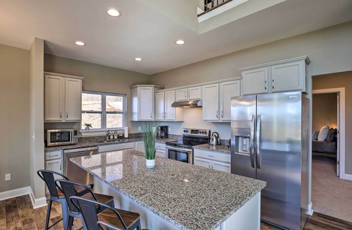 Woodfin Cottage | Charming Retreat w/Mtn Views: Walkable Location!