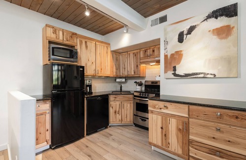 Snowmass Village Apartment | Charming slopeside condo with pool