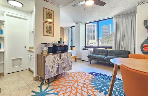 Waikiki Apartment | Charming studio for 3 at Waikiki Grand Hotel® in Waikiki with AC & Pool