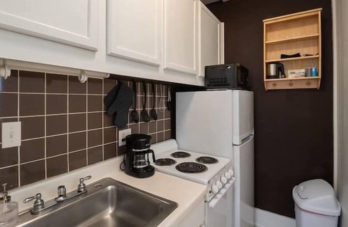 Des Moines Apartment | Charming Studio Minutes from Drake