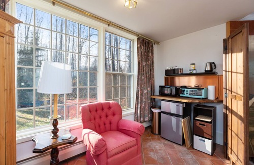 University Area Apartment | Charming studio on three acres with a back deck - close to university - dogs OK