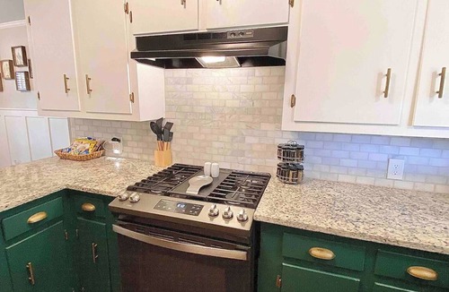 College Station House | Charming Three Bedroom ~ 5 Mins to A&M ~ Quiet Neighborhood