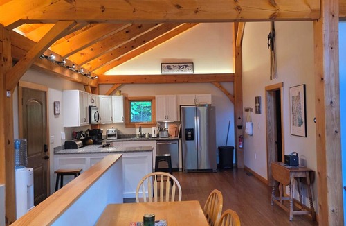 Franconia Ski Chalet | Charming, Timber framed, Mountain Chalet at Cannon Mountain - Whole house AC!