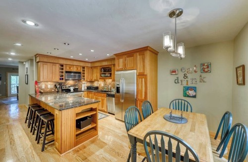 Baldy Mountain House | Charming townhouse with mountain views, balcony & private laundry