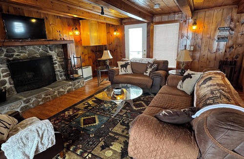 Laconia House | Charming waterfront getaway on Lake Winnisquam!