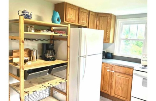 Foscoe House | Charming, wooded 2-bedroom guest house in Gated Community near Watauga River