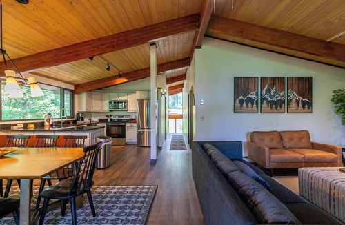 Beech Mountain House | Chasing Birdies- Fully renovated, Beech Mountain Club access!