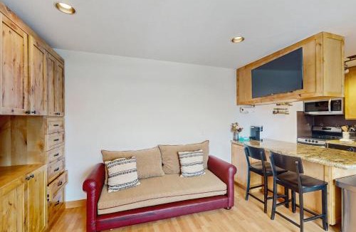 Historic District Hotel | Chateau Studio