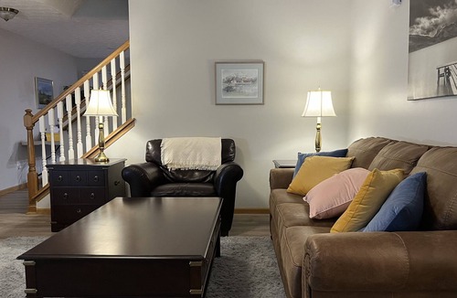 Polaris House | Cheerful 3 Bedroom House With Huge Work Desk