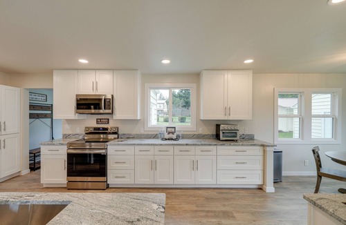 Oak Harbor House | Chef's Dream Beautifully Remodeled Home Sleeps 12