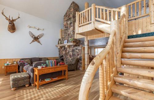 St. Anthony House | Chester Currents by KABINO Riverfront on Henrys Fork Air Conditioning Boat Launch Foosball Pool Table Huge Yard Garage WIFI