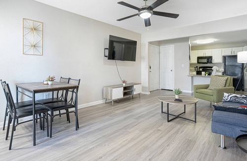 Pleasant Valley Apartment | Chic 2-bedroom apartment with WiFi, AC in marvelous Austin