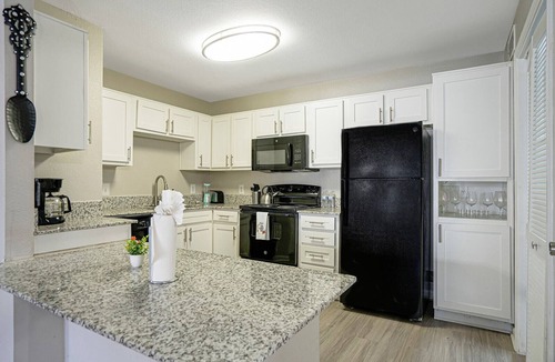 Pleasant Valley Apartment | Chic 2-bedroom apartment with WiFi, AC in marvelous Austin
