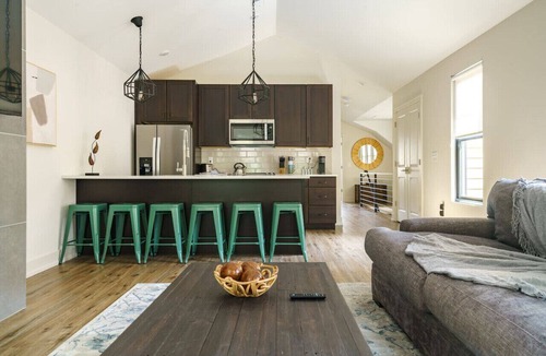 Victorian Village Apartment | Chic 2bd Flat-Victorian Village