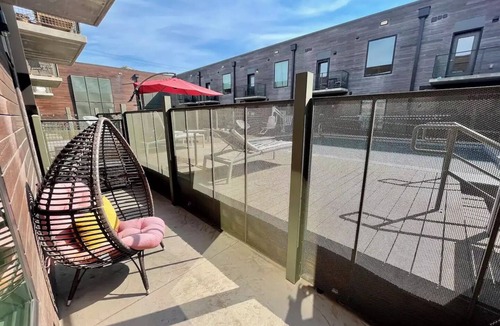 East Cesar Chavez Condo | Chic Condo Trendy Eastside Early Check-In!