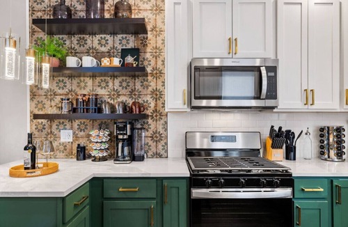 Pittsburgh House | Chic Home With Large Private Yard - Easy Commutes, Pets OK, Parking
