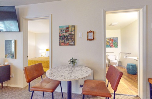 Port Townsend Hotel | Chic hotel suite just steps away from Downtown Port Townsend