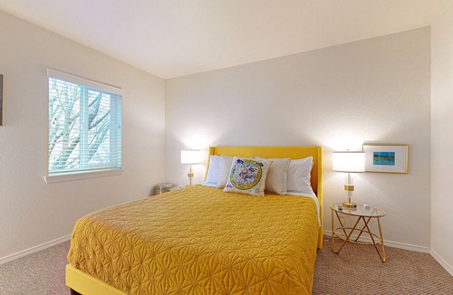 Port Townsend Hotel | Chic hotel suite just steps away from Downtown Port Townsend
