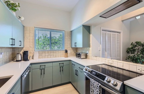 Judge's Hill House | Chic Mid-Century! Walk to UT and Downtown