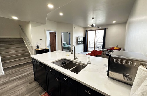 The Highlands Condo | Chic Retreat Modern Condo 2BR 2BA 3,900 to rent for 30 days or less.
