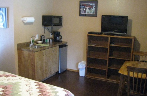 Lutak Hotel | Chilkoot Haven in Haines, room #1, right on the Chilkoot River, Bear viewing