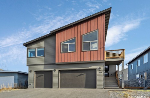 Abbott Loop House | Chuck's Base Camp - Your Luxurious Alaskan Getaway