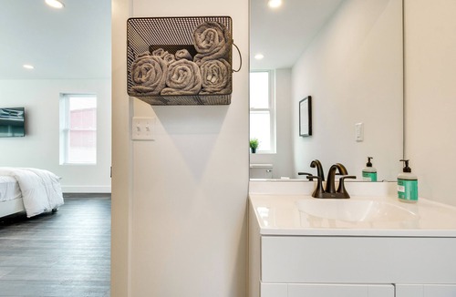 Norwood Apartment | Cincinnati Studio ~ 8 Mi to Findlay Market!