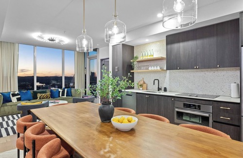 Rainey Street Historic District House | City View Exec Penthouse, Pool, 8 Beds, Bachelorette party, ACL, F-1, Walkable