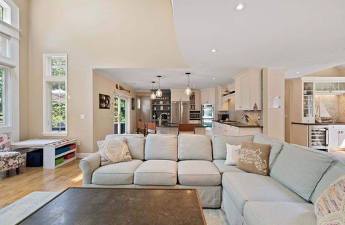 Cotuit House | Clams & Shells: 252-Co High End Cotuit Waterfront, Pool & Dock, Bring your Boat!