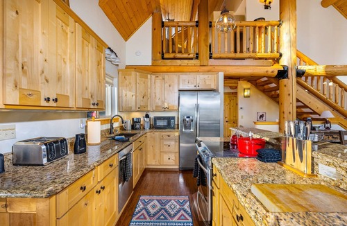 Angel Fire House | Classic Log Cabin w/Hot tub, Great Views, Private Feel, Wrap-Around Decks