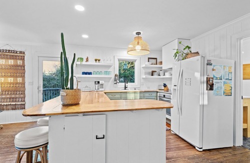 Emerald Isle Cottage | Classic Waterfront Cottage Private Pool Near Beach Water Views
