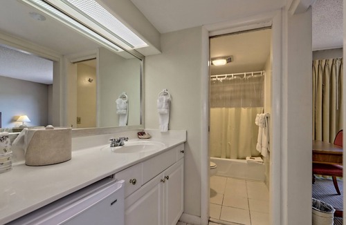Clayton Hotel | Clayton 1BR/1BA Two Queen Room w/Balcony & Pool