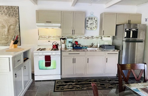 Kehena Cottage | CLEAN and SERENE eco-friendly private cottage!