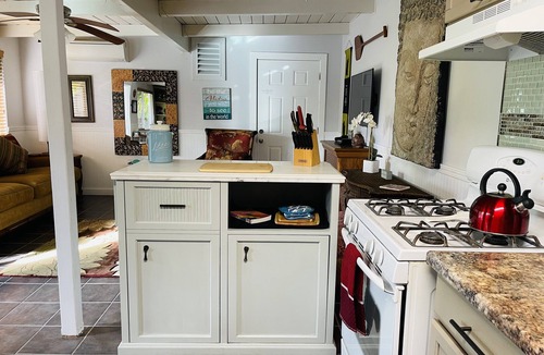 Kehena Cottage | CLEAN and SERENE eco-friendly private cottage!