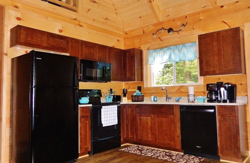 Black Mountain Cabin | ❤Clean Cabin WiFi in-town Easy access PAVED Black Mountain 15min to Asheville