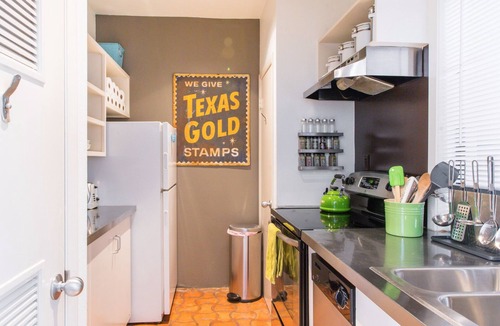 West End Condo | Clean, Cool, and Chic Condo for 30day+ Rent!