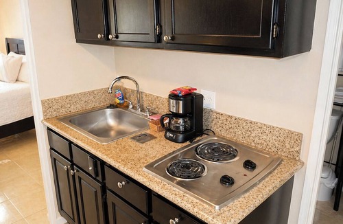 Waikiki Condo | Clean studio at the heart of Waikiki!
