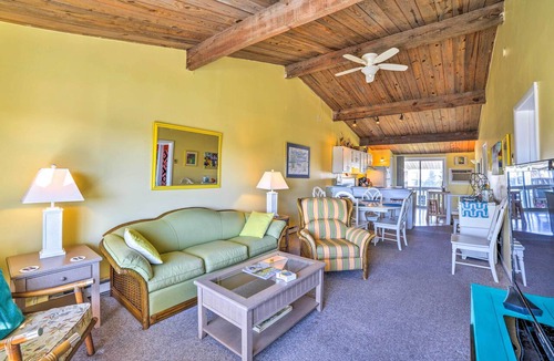 Atlantic Beach Cottage | Coastal Atlantic Beach Duplex < 1 Mi to Boardwalk!