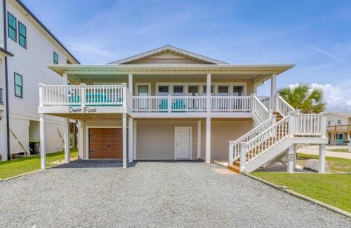 Holden Beach House | Coastal Home: Walk to Holden Beach!