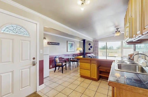 Copalis Beach Condo | Coastal oceanfront condo with shared hot tub & beach trail access, dog friendly