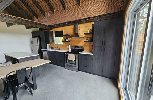 Saint-David-de-Falardeau Ski Chalet | Comfort and River - Le Hamac