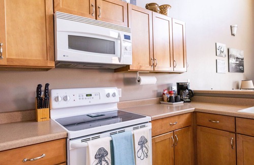 Sitka Condo | Comfort and Convenience in Downtown Sitka - Suite A